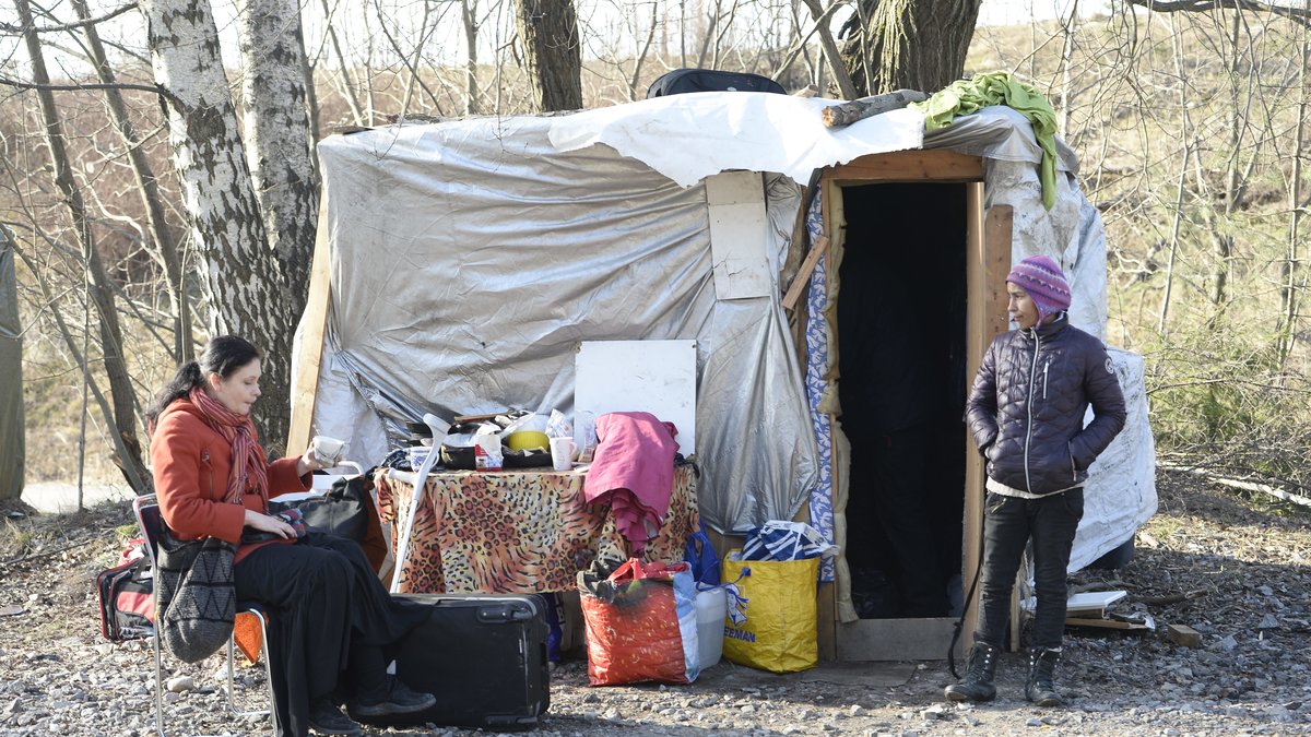 Det är tredje gången på ett halvår som romerna tvingas flytta.