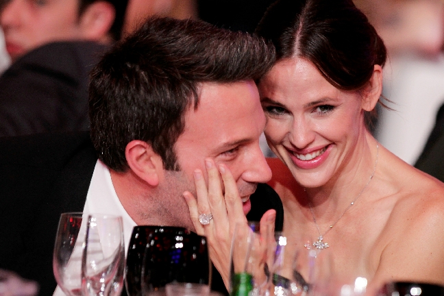 Actor Ben Affleck och Jennifer Garner blev tillsammans efter att de båda spelat i filmen Daredevil. Actor Ben Affleck och Jennifer Garner blev tillsammans efter att de båda spelat i filmen Daredevil.
