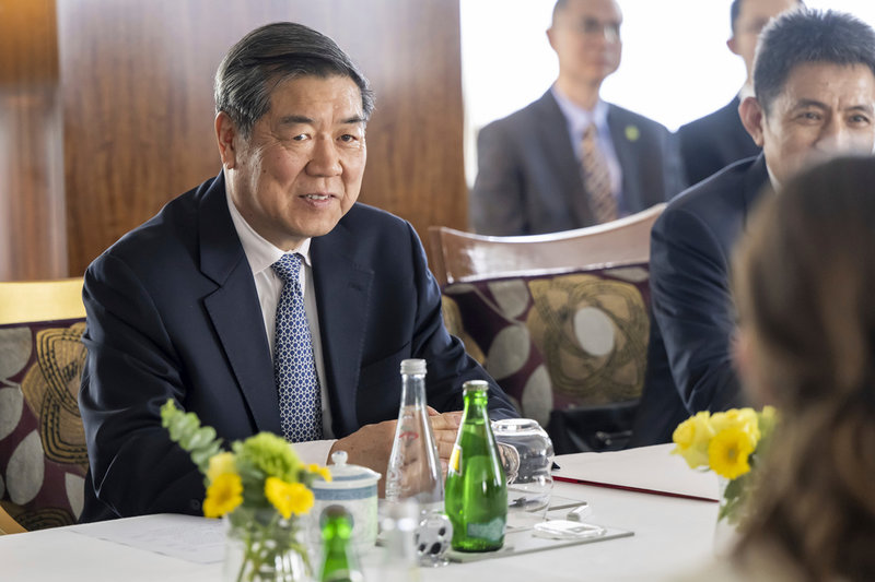 Kinas vice premiärminister He Lifeng i Schweiz i fredags.