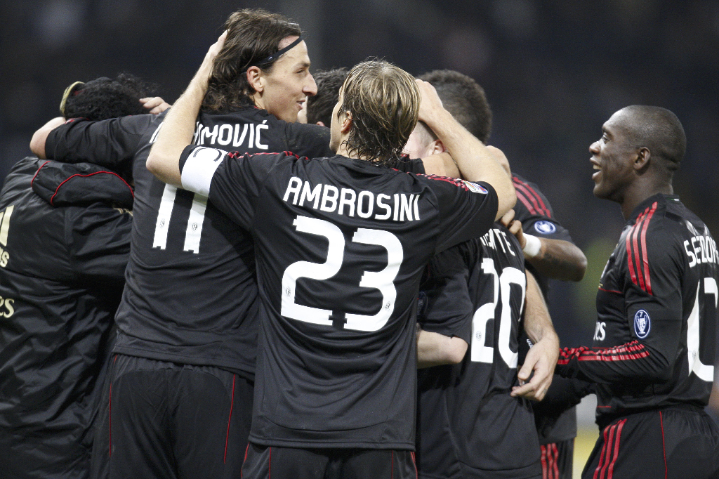 Här är Zlatan Ibrahimovic återigen oerhört instrumental i Milans spel som trots det fina spelet inte lyckades ta tre poäng. Han låg bland annat bakom Robinhos mål i den första halvleken. Här är Zlatan Ibrahimovic återigen oerhört instrumental i Milans spel som trots det fina spelet inte lyckades ta tre poäng. Han låg bland annat bakom Robinhos mål i den första halvleken.