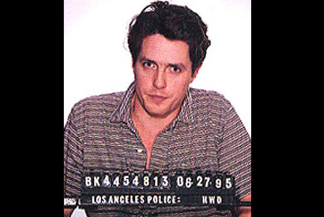 Hugh Grants mugshot efter oralsexskandalen. Men Elizabeth Hurley förlät Grant och paret höll ihop i flera år till och gjorde inte slut förrän år 2000. Hugh Grants mugshot efter oralsexskandalen. Men Elizabeth Hurley förlät Grant och paret höll ihop i flera år till och gjorde inte slut förrän år 2000.