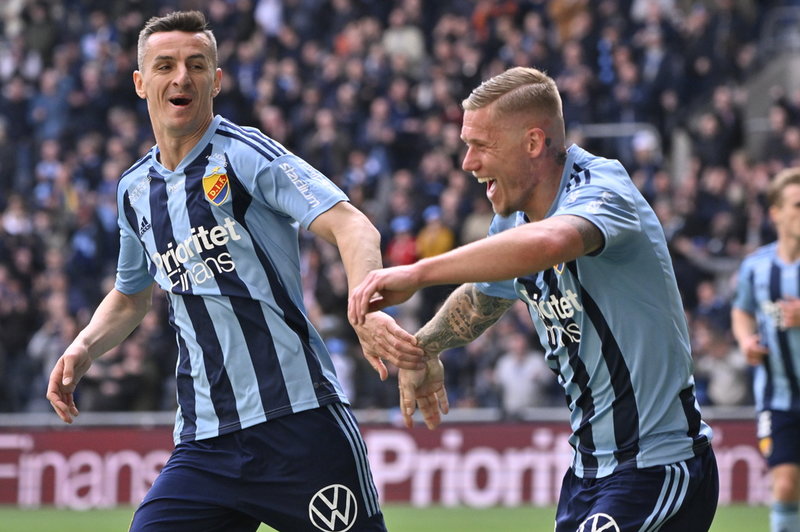 Haris Radetinac, till vänster, och Victor Edvardsen, båda målskyttar för Djurgården mot Sirius.