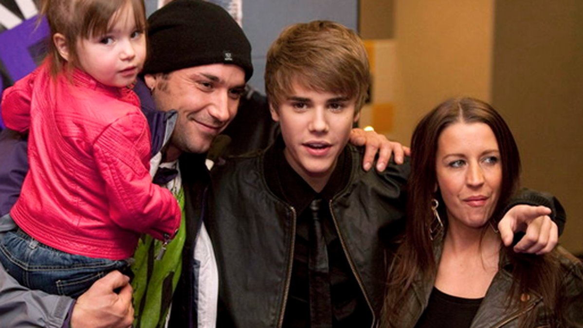 Justin Bieber med sin mamma och pappa. 