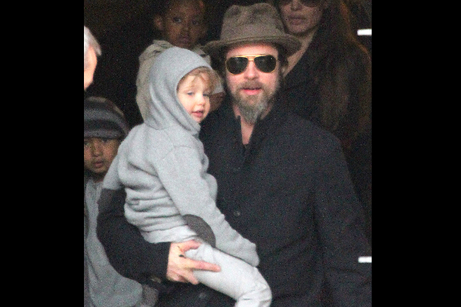 Brad Pitt med lilla Shiloh.