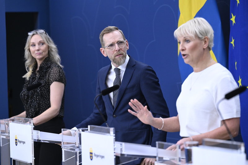 Jessica Stegrud (SD), socialminister Jakob Forssmed (KD) och äldre- och socialförsäkringsminister Anna Tenje (M). Foto: Jessica Gow/TT Jessica Stegrud (SD), socialminister Jakob Forssmed (KD) och äldre- och socialförsäkringsminister Anna Tenje (M). Foto: Jessica Gow/TT