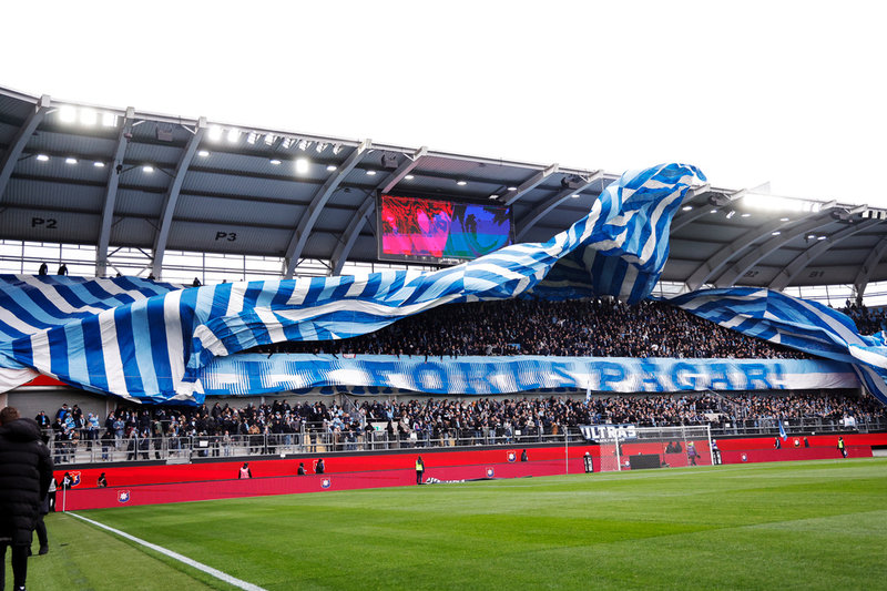Malmö-supportrarnas tifo blåste sönder inför matchen.