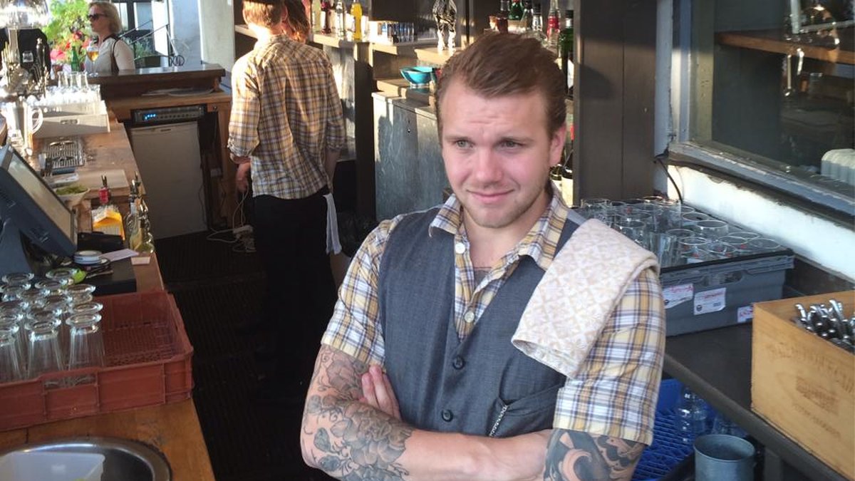 Jesper Borgenstrand är bartender, servitör, hovmästare och sommelier.