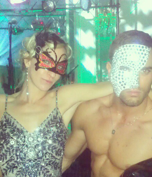 Lite naket godis passade bra till festen. Lite naket godis passade bra till festen.