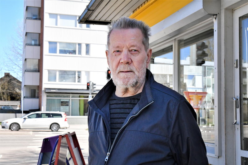 Kari Kuusisto bor i centrala Villmanstrand. Med tanke på hur oförutsägbart Ryssland är tycker han att Finland definitivt ska gå med i Nato.