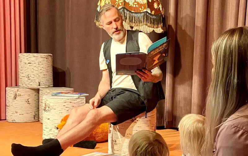 Marcus Barbosa Ferreira, barn- och ungdomsbibliotekarie vid Umeå stadsbibliotek.