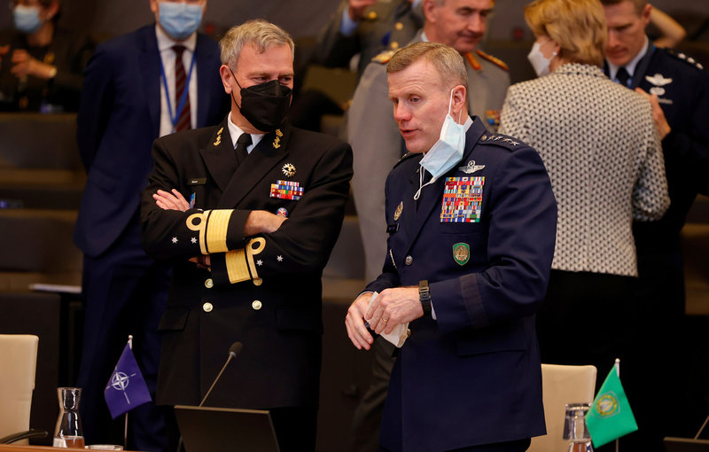 Natos två högsta militära chefer: militärkommitténs ordförande amiral Rob Bauer (till vänster) och militäre överbefälhavaren i Europa, general Tod Wolters (till höger) vid ett möte i Bryssel tidigare i år.