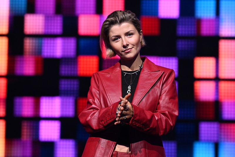 Cornelia Jakobs och låten 'Hold me closer' har seglat in på favoritlistan.
