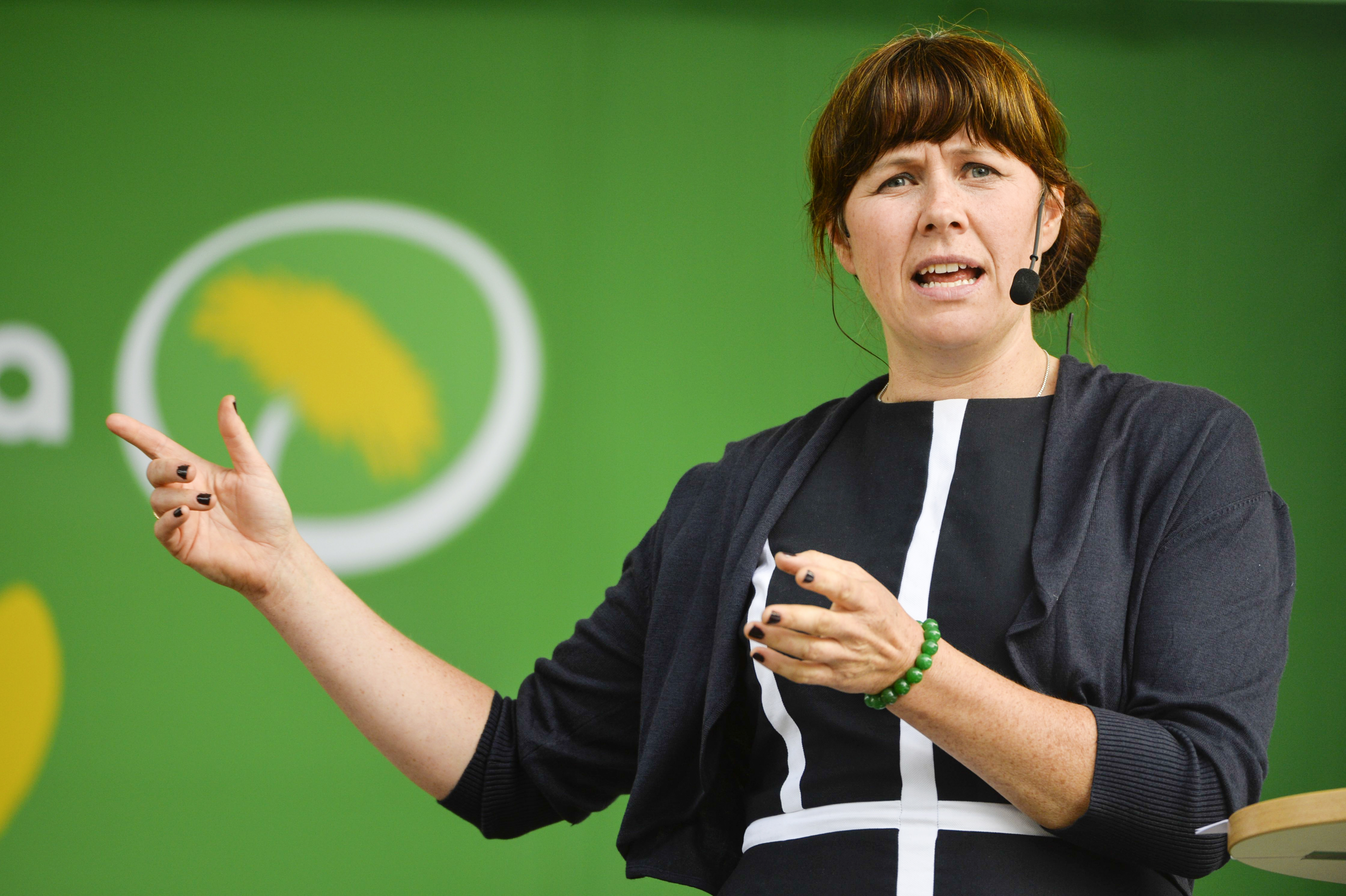 Mathilda Jerenius och Sanna Ekedahl vill att Miljöpartiet håller vad de lovat.