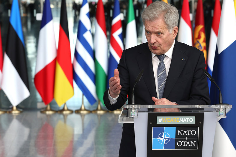 Finlands president Sauli Niinistö på en pressträff i samband med Natointrädet i Bryssel.