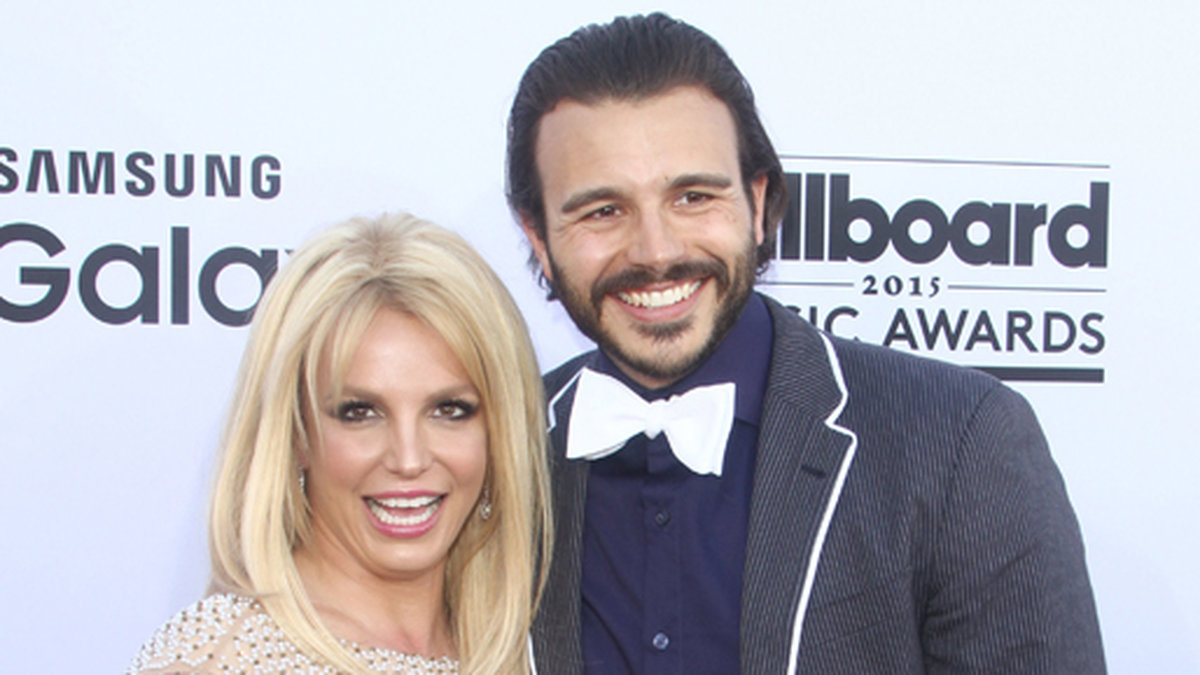 Förhållandet mellan Britney Spears och Charlie Ebersol tog slut den 22 juni. Paret hade då dejtat i åtta månader. Enligt källor till US Weekly så tog det slut eftersom Charlie var ihop med Britney av "fel anledningar".