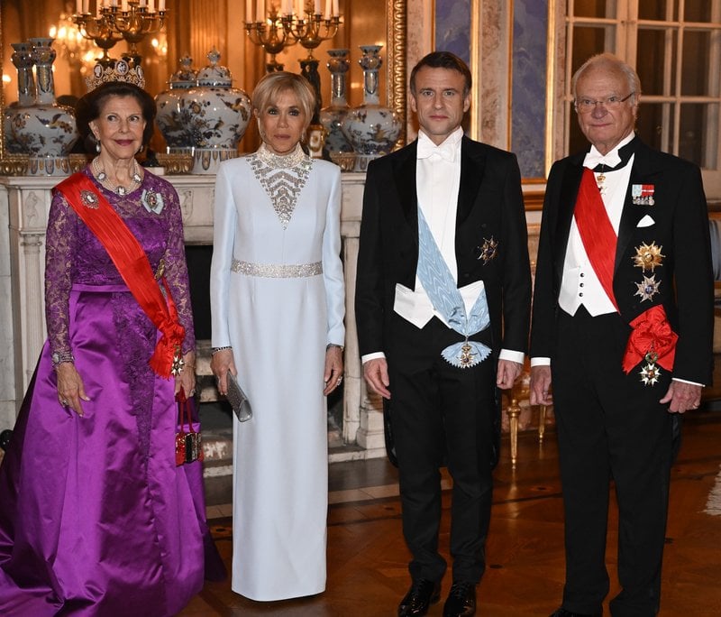 Drottning Silvia, Brigitte Macron, Frankrikes president Emmanuel Macron och kung Carl Gustaf på Stockholms slott. Foto: Jessica Gow/TT Drottning Silvia, Brigitte Macron, Frankrikes president Emmanuel Macron och kung Carl Gustaf på Stockholms slott. Foto: Jessica Gow/TT