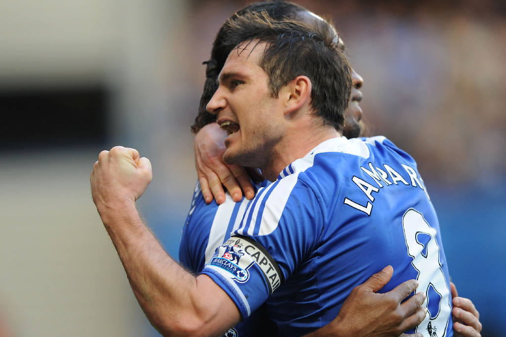 Frank Lampard låg bakom Didier Drogbas mål och gjorde ett själv när Chelsea mosade Bolton.