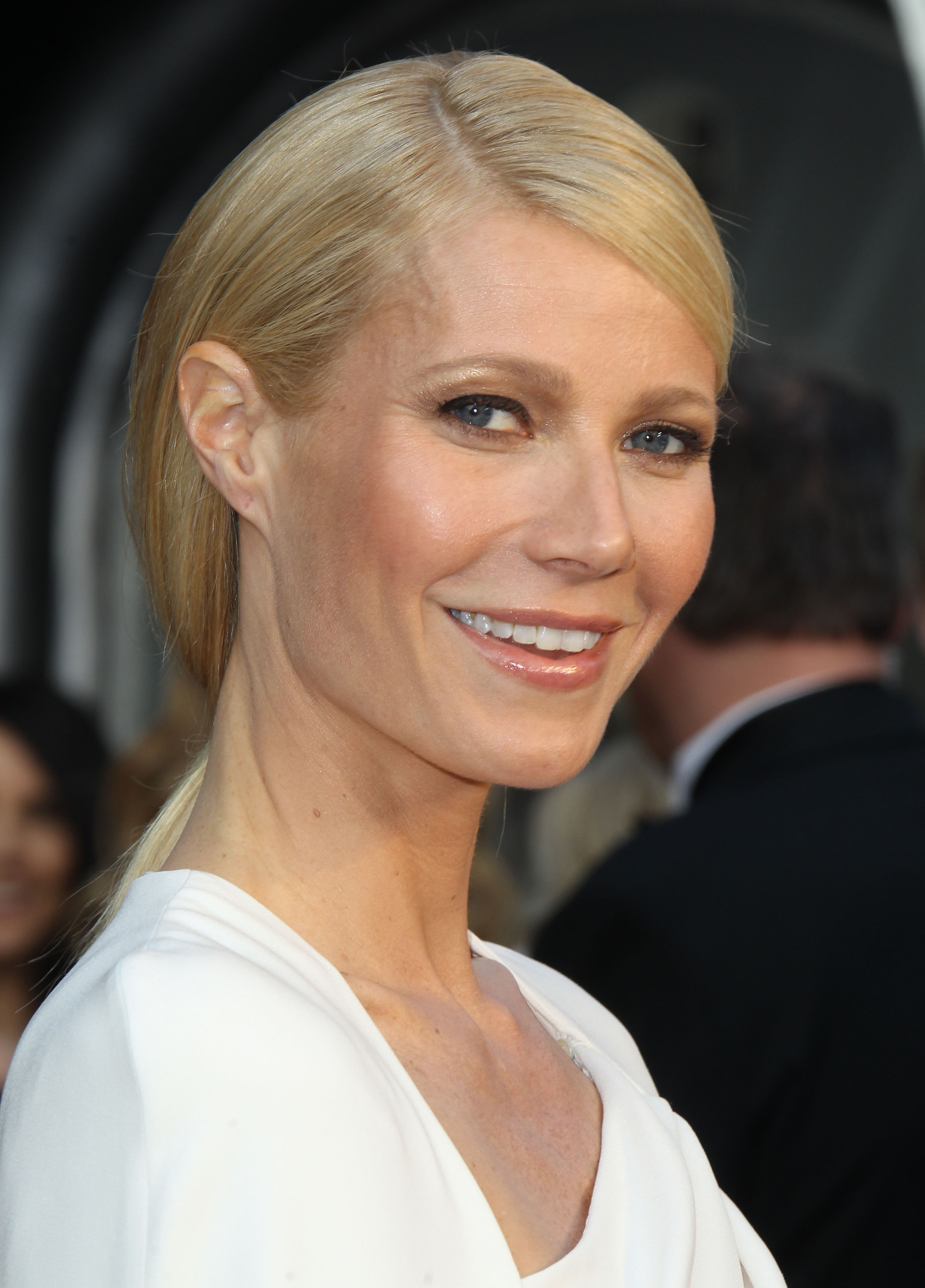 Debra Messing dissar botox och drar in lite ormgift runt munnen för att de ska förlama musklerna som ger rynkor. Som om det vore så mycket bättre. Gwyneth Paltrow går inte lika långt utan köper "endast" kräm med giftet i... Debra Messing dissar botox och drar in lite ormgift runt munnen för att de ska förlama musklerna som ger rynkor. Som om det vore så mycket bättre. Gwyneth Paltrow går inte lika långt utan köper "endast" kräm med giftet i...