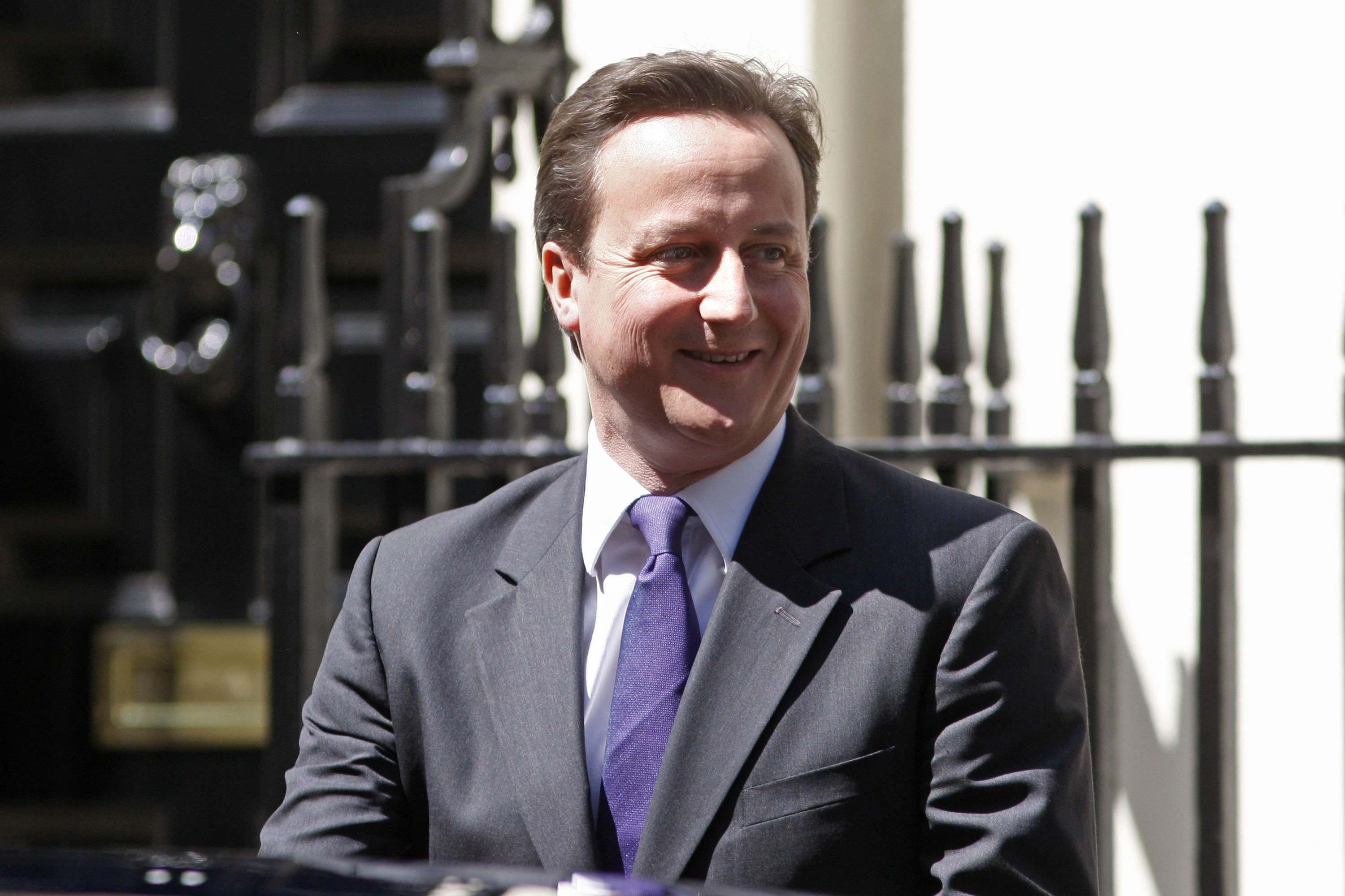 Den brittiska premiärministern David Cameron bad om ursäkt för den "blodiga söndagen".