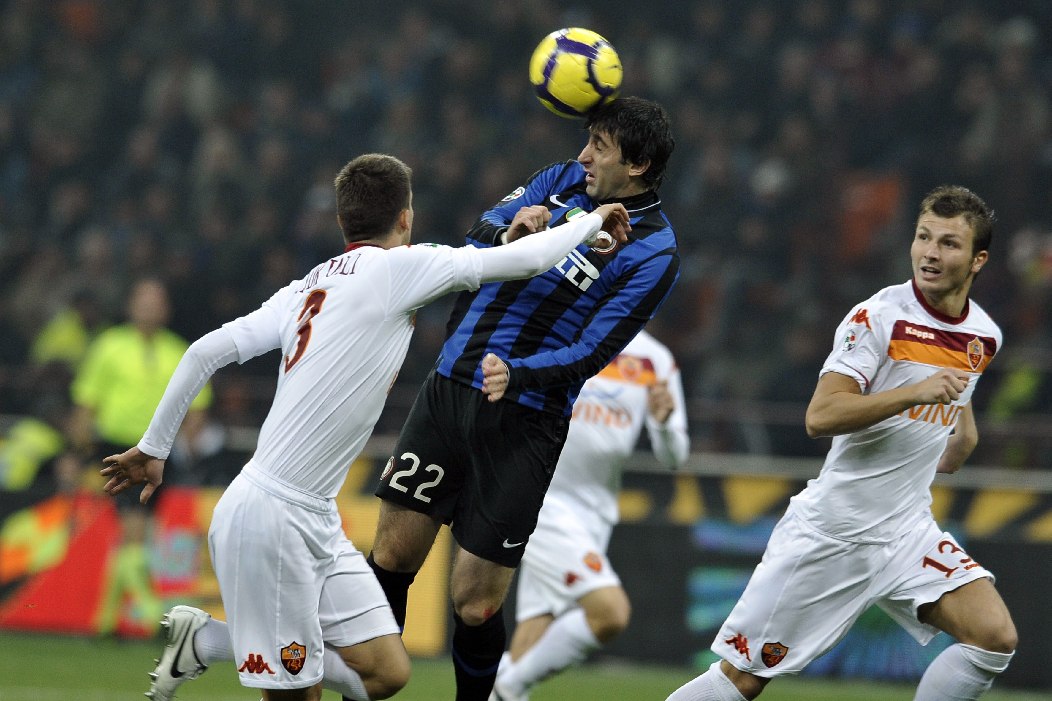 Roma och Inter slåss om ligaguldet. 
