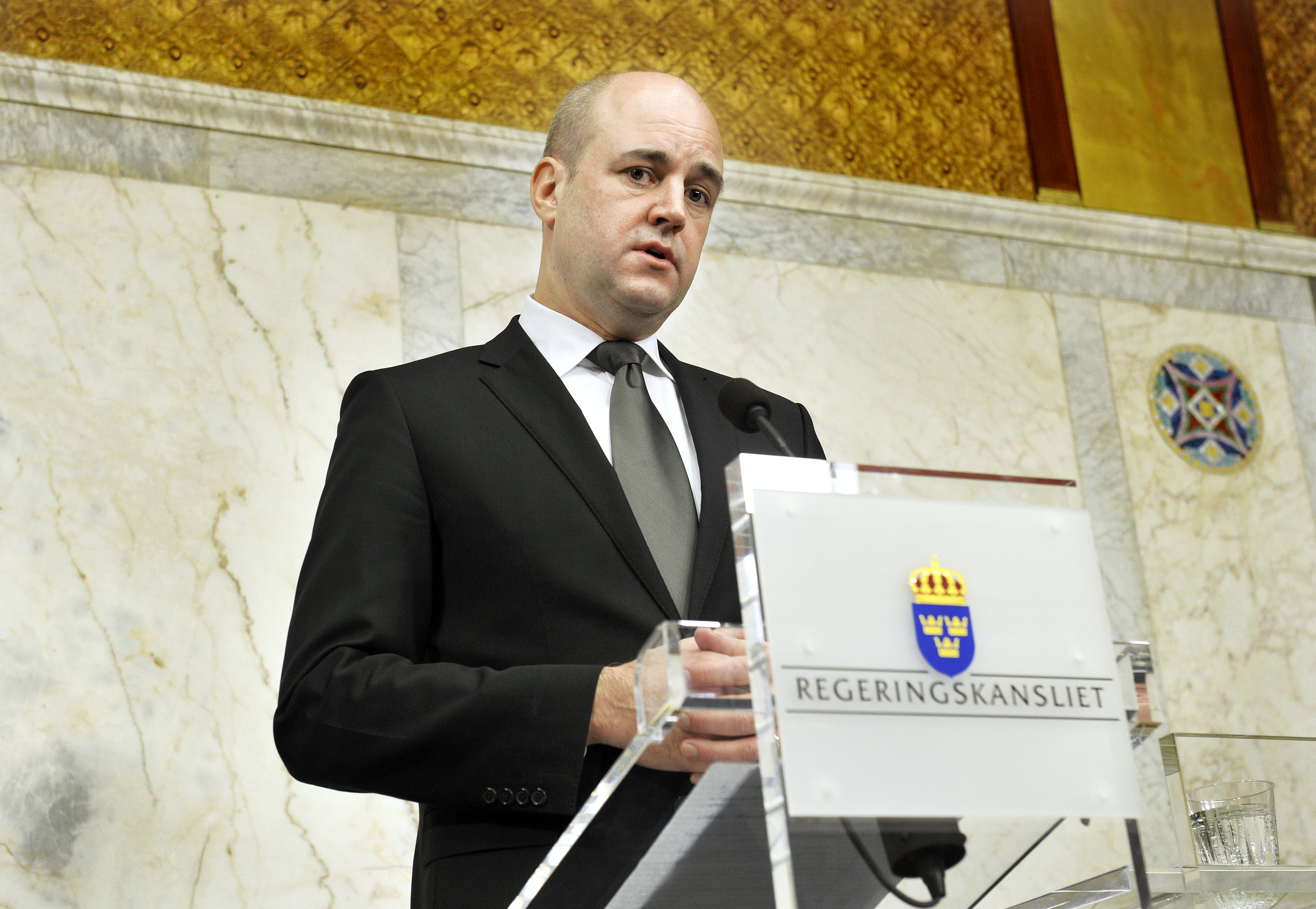 Och ska få presenter av statsminister Reinfeldt.