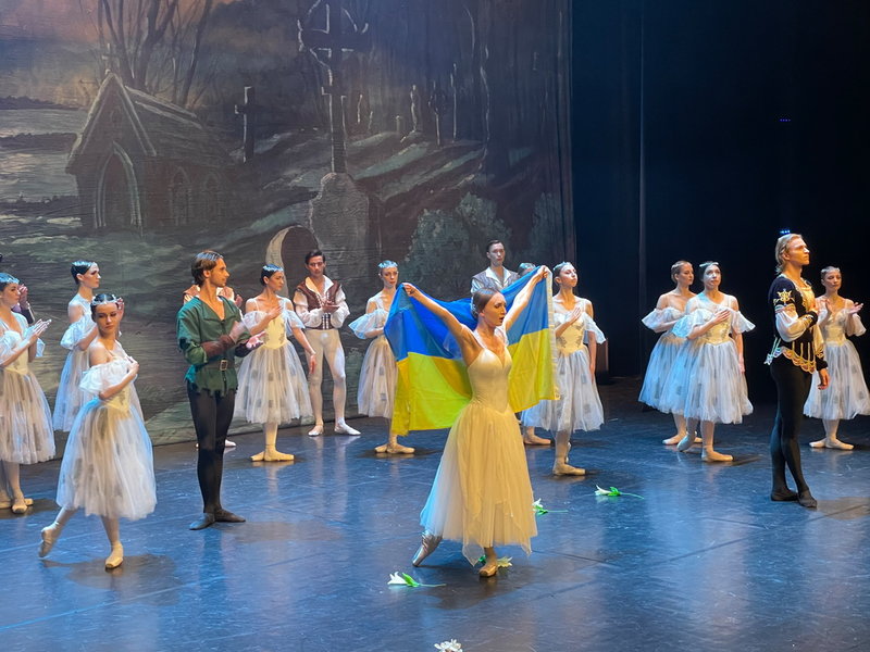 Kyiv Grand Ballet kan inte återvända till Ukraina – och turnerar nu i Sverige och Norge. Pressbild.