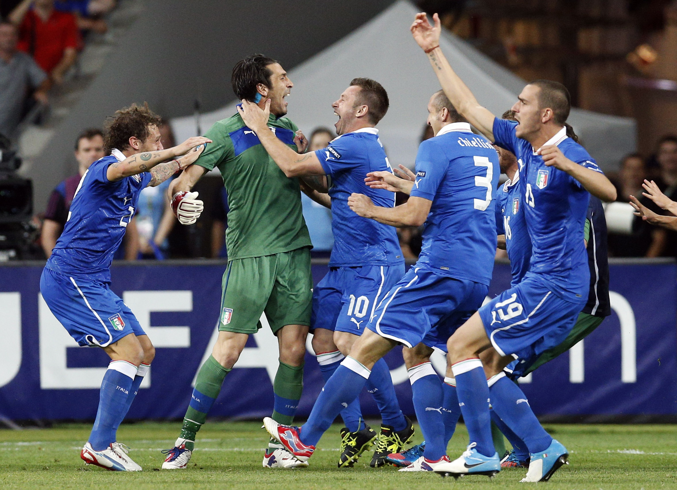 Italien jublar efter att ha slagit ut England.