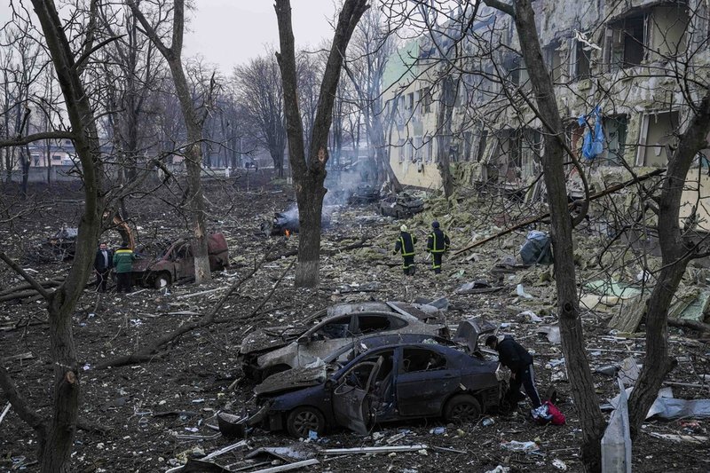 Bild från onsdagens attack mot barnsjukhuset i Mariupol.