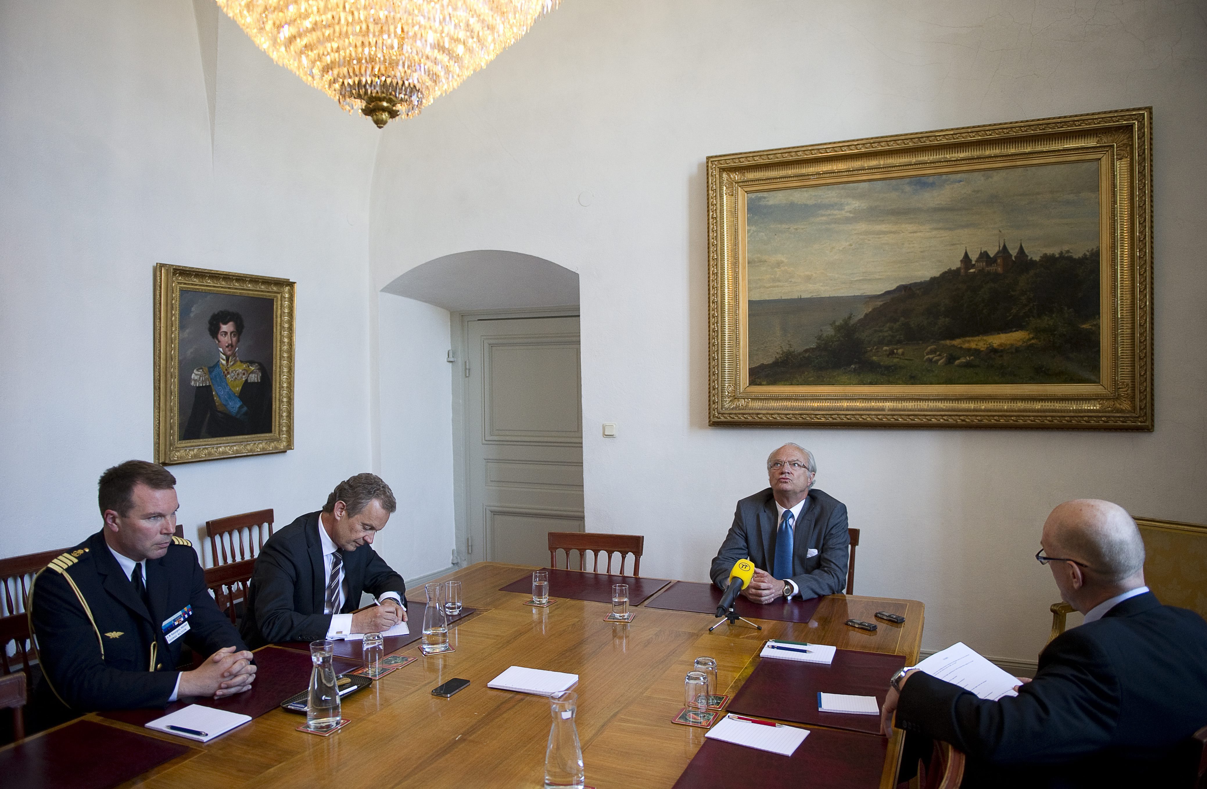 Kung Carl XVI Gustaf, Hovet, Skandal, Kroppsspråk