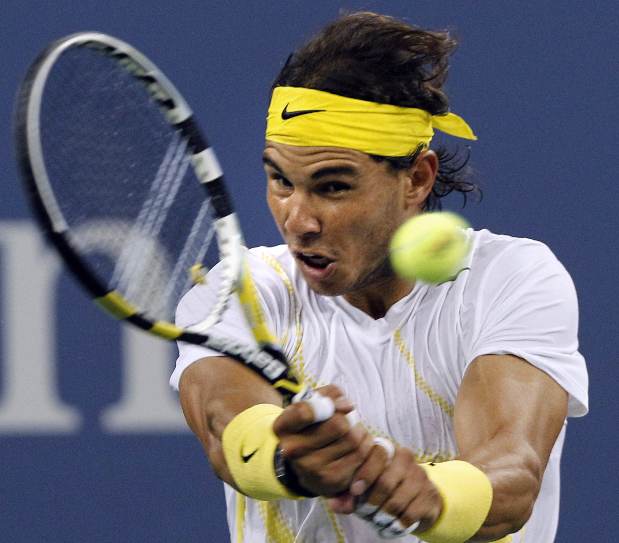 De förre världsettan Rafael Nadal behärskar annat än överskruvade bollar från baslinjen.