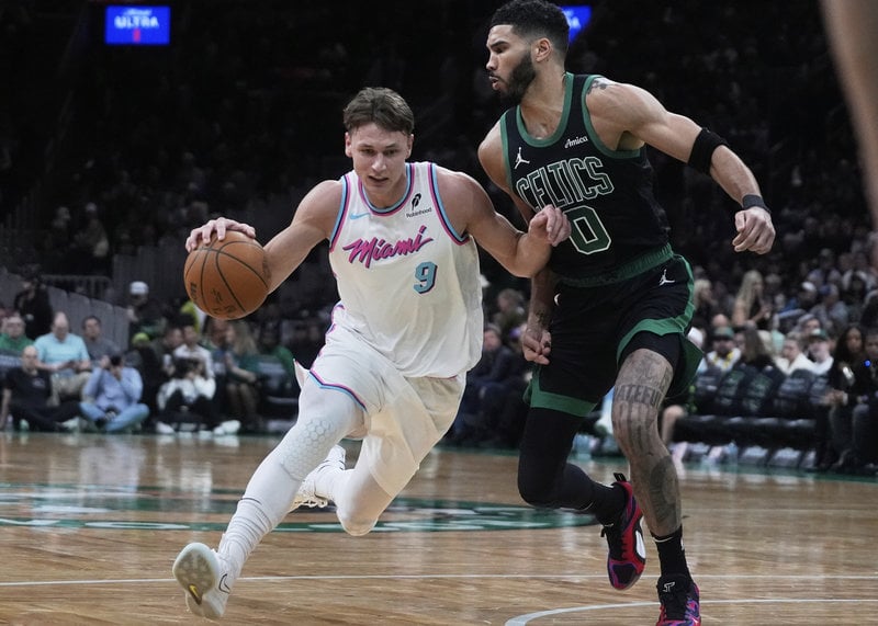Pelle Larsson spelar i NBA-laget Miami Heat. Foto: Charles Krupa/TT