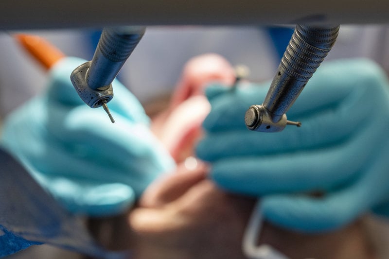 2026 är det billigare för personer över 67 år att gå till tandläkaren. Foto: Tore Meek/TT