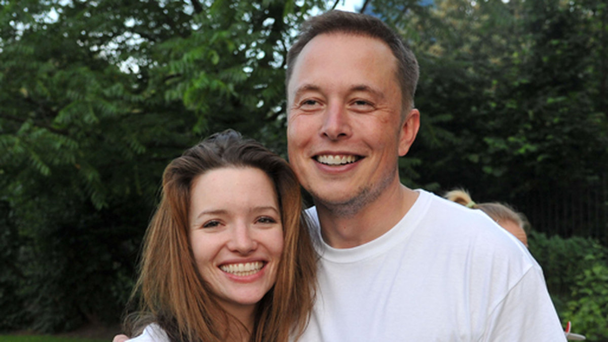 Elon med sin fru Tallulah Riley. Enligt Tmz ligger de i skilsmässa. 