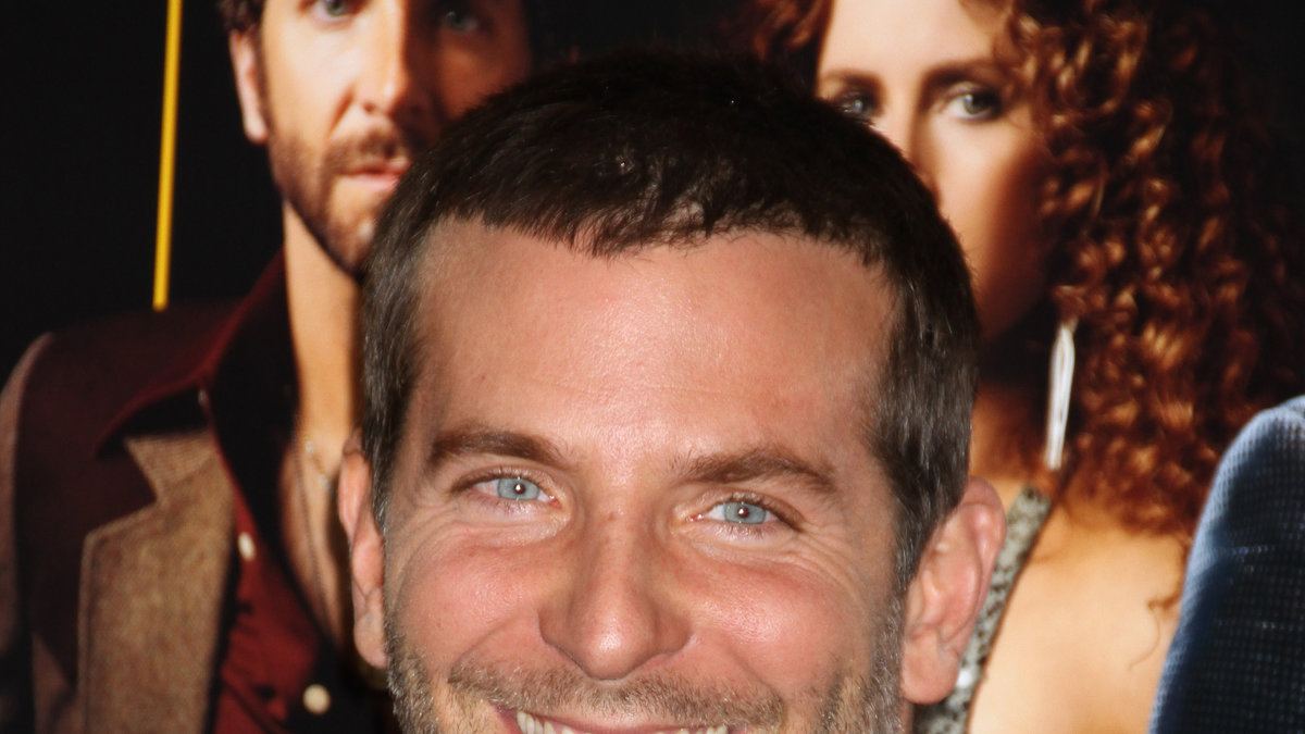 Den ständigt så glada Bradley Cooper bjuder ofta på ett leende. 