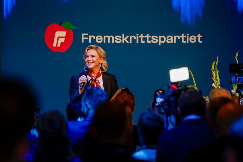 Fremskrittspartiets partiledare Sylvi Listhaug talar på valvakan i centrala Oslo.