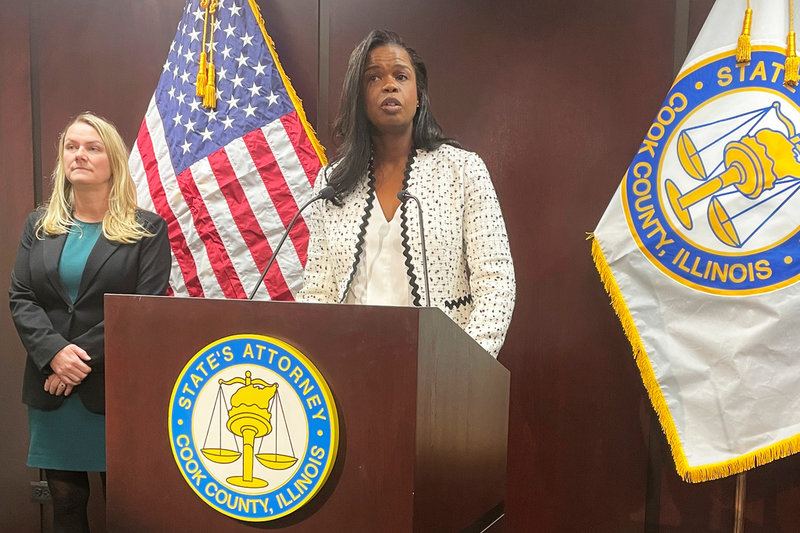 Åklagaren Kim Foxx i Chicago lägger ner åtalet mot R Kelly trots att brottsoffrens berättelser är trovärdiga.