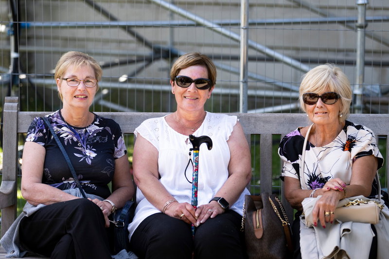 Carol Turnill (till vänster), Lesley Twigg (i mitten) och Sandra Wright (till höger) är alla rojalister. 'Hon påminner om våra egna mammor', säger Sandra Wright.
