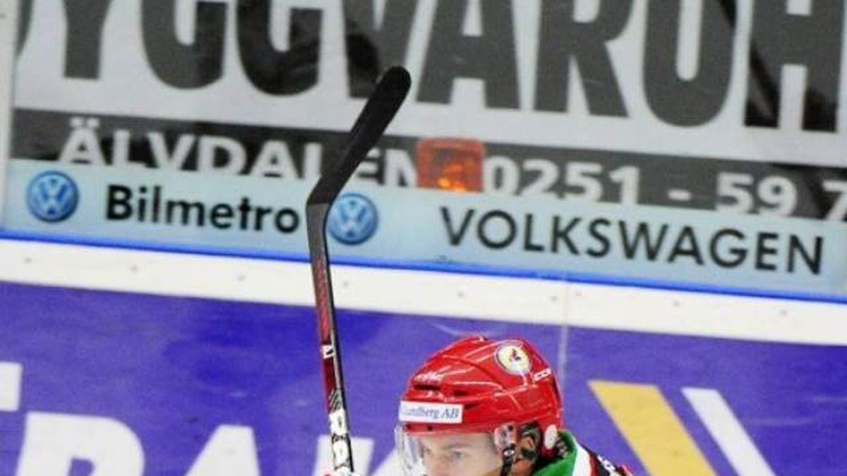 Mora IK-spelaren lovade att åka Vasaloppet med full hockeyutrustning om han fick 1 000 retweets – och det fick han. 
