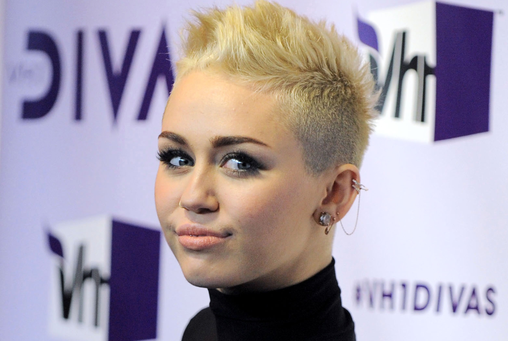 Miley Cyrus heter egentligen Destiny Hope Cyrus. Miley Cyrus heter egentligen Destiny Hope Cyrus.