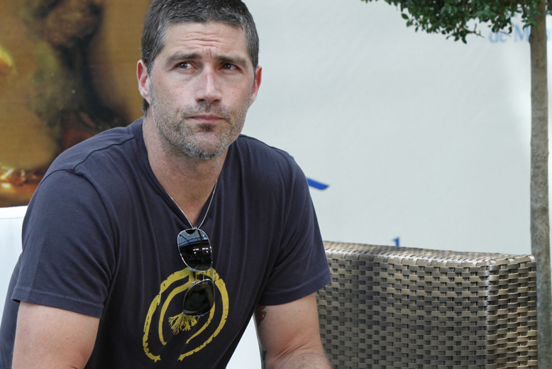 När Lost-stjärnan Matthew Fox vill festa så tänker han inte låta någon eller något stoppa honom. Han blev arresterad av polis när han stoppades av en chaufför som ville hindra honom att kliva på en partybuss. När Lost-stjärnan Matthew Fox vill festa så tänker han inte låta någon eller något stoppa honom. Han blev arresterad av polis när han stoppades av en chaufför som ville hindra honom att kliva på en partybuss.
