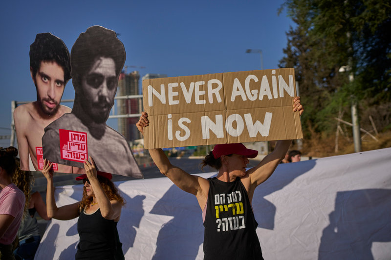 Demonstranter i Tel Aviv på tisdagen. De kräver ett krigsslut och ett avtal med Hamas som får hem gisslan.