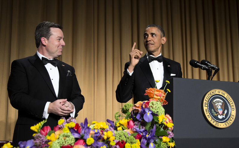 President Barack Obama (till höger) med dåvarande ordförande i Vita husets korrespondentförening, Ed Henry, 2013. Arkivbild.