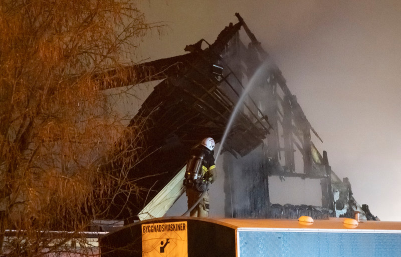 En villa i Limhamn totalförstördes i en brand tidigt på nyårsdagen. Enligt initiala uppgifter skall villan ha varit under renovering.