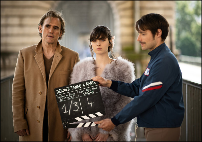 Matt Dillon som Marlon Brando och Anamaria Vartolomei som Maria Schneider i "Sanningen om Maria". 