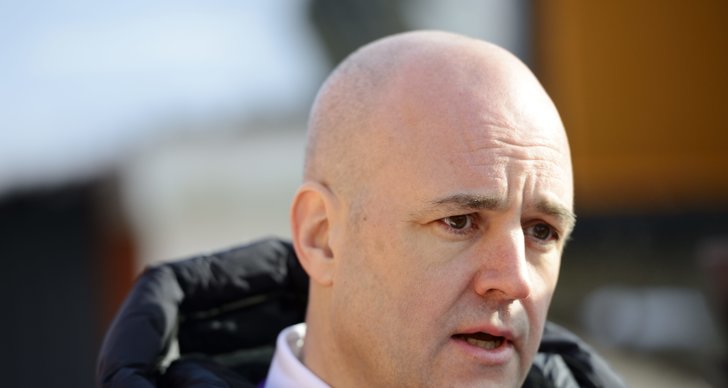 Fredrik Reinfeldt, Huliganism, Dif, Magnus Pehrsson