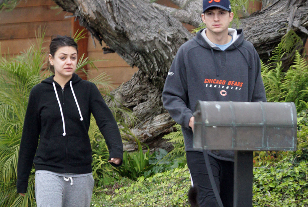 Mila Kunis och Ashton Kutcher är ute och promenerar i sina gosiga kläder. Men har Mila tagit sambotrivseln för långt? 