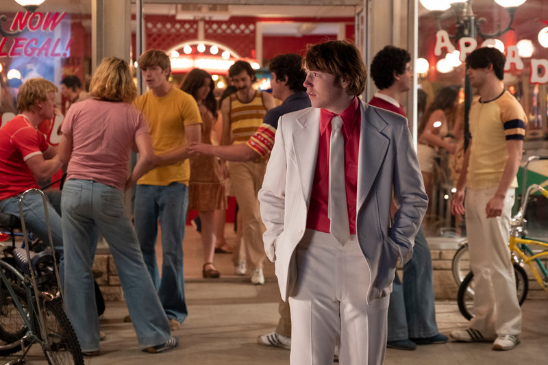 Cooper Hoffman, son till Philip Seymour Hoffman, debuterar i 'Licorice Pizza'. Pressbild.