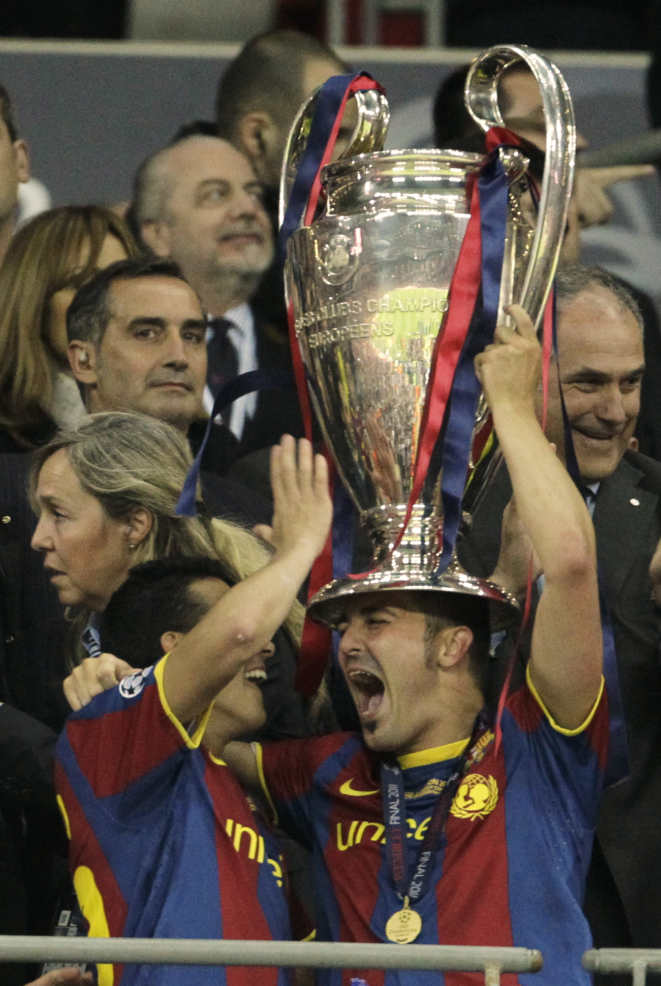 David Villa skämtar till det med Pedro. David Villa skämtar till det med Pedro.