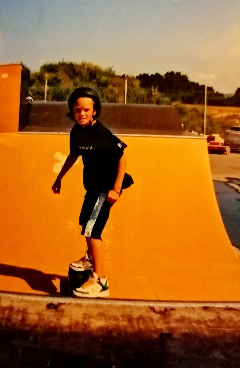 Nils van der Poel, 8, kör skateboard.