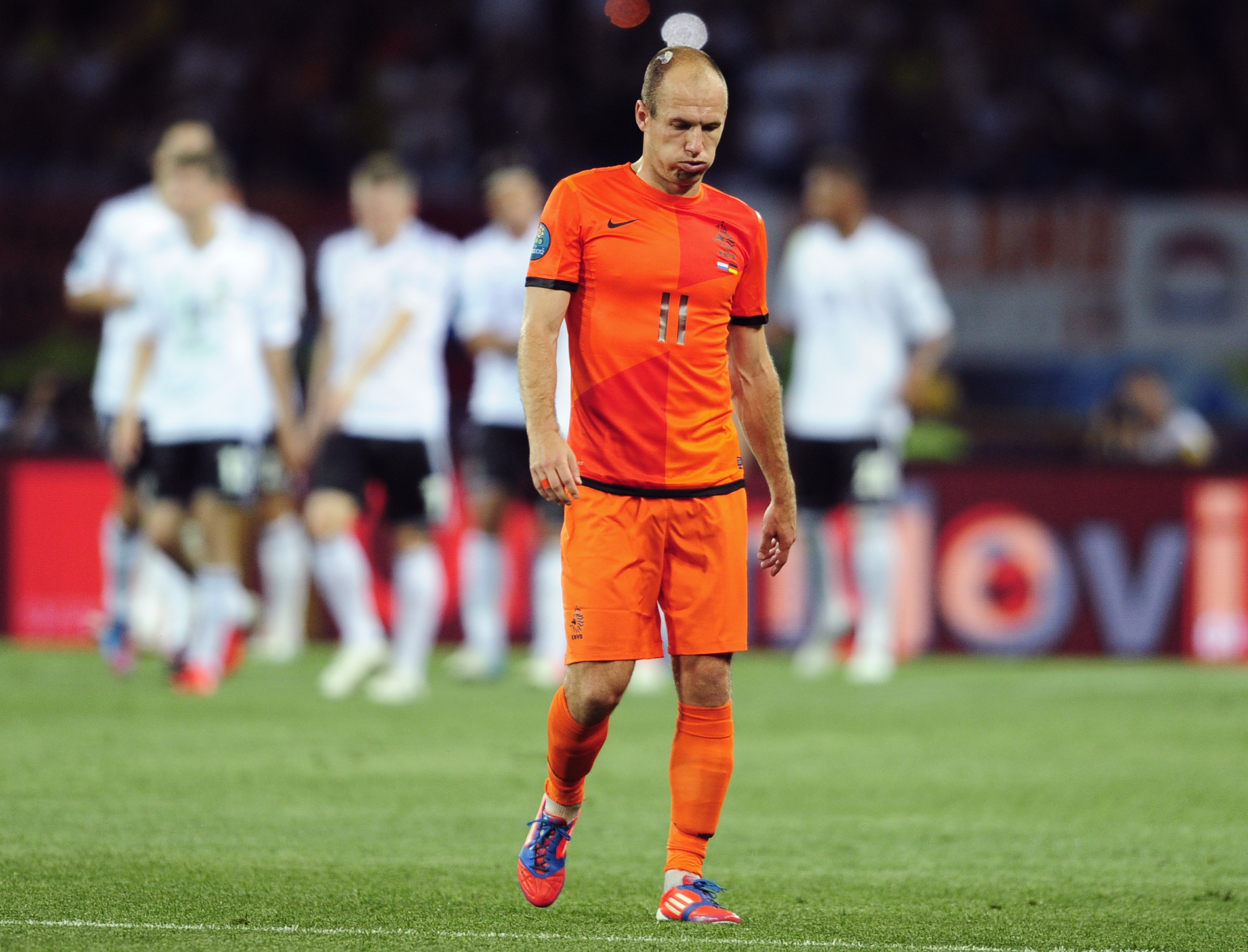Arjen Robben är mycket besviken över sin säsong med Bayern München och Holland.
